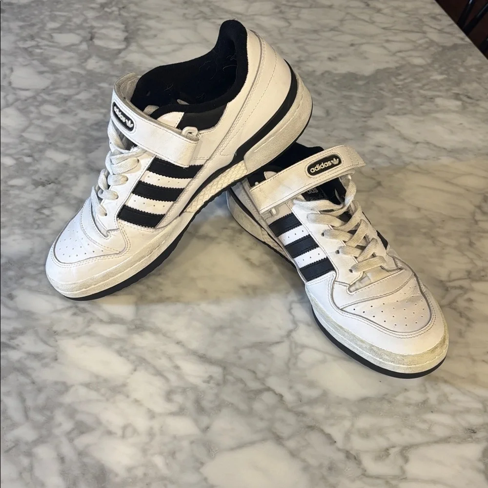 Adidas Classic White and Black Forum Basketball Sneakers, 9.5 men’s